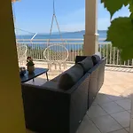 Omis Relaxing Sea Lounge *