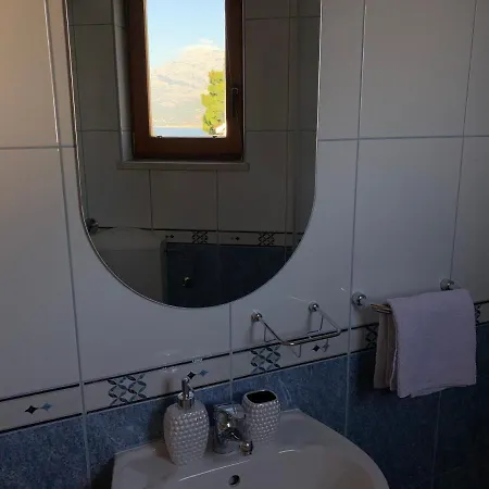Omis Relaxing Sea Lounge *