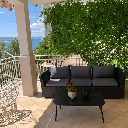 Omis Relaxing Sea Lounge *