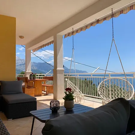 Omis Relaxing Sea Lounge