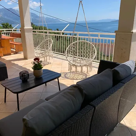 Omis Relaxing Sea Lounge